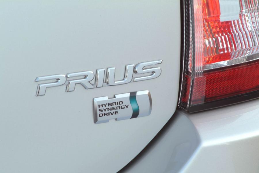  Toyota Prius 2004 года  (фото 22 из 48)